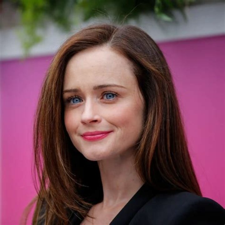 Alexis Bledel Biography: Age, Net Worth, Instagram, Spouse, Height, Wiki, Parents, Siblings, Movies