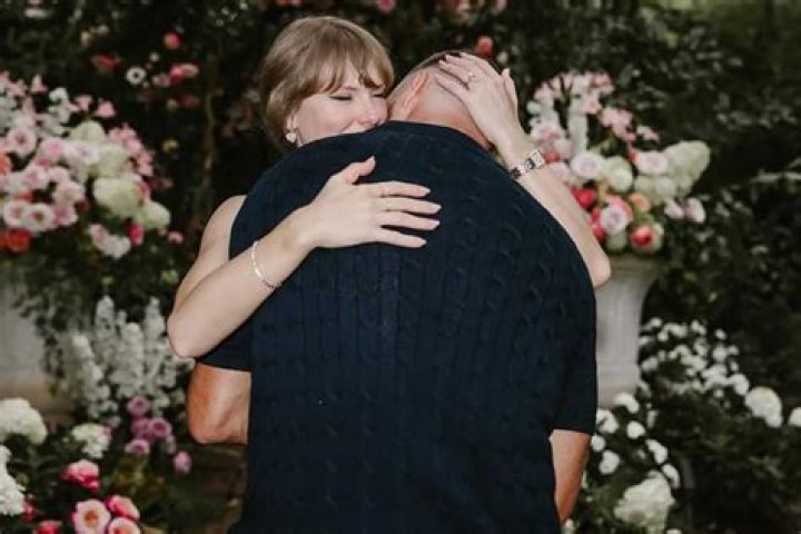 Alyssa Lynch Dating Photographer Boyfriend, Are They Engaged Or Married? Explore Her Wiki Facts