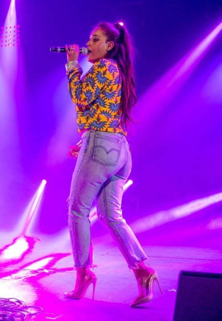 Fesses Amel Bent