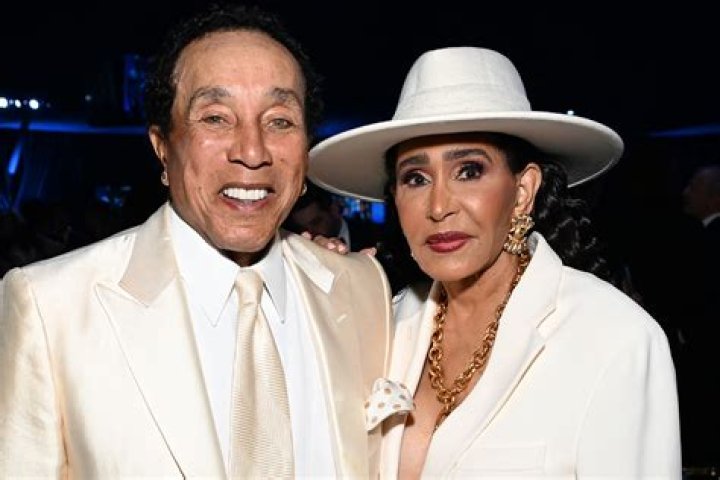 Frances Gladney Age, Wikipedia, Smokey Robinson Wife, Instagram