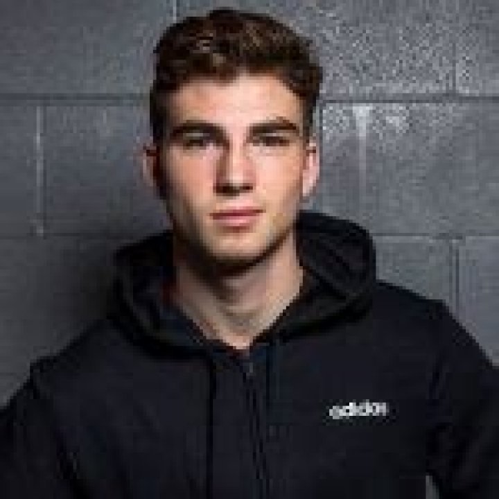 Girlfriend, Parents, Family, Age, Injury, Facts