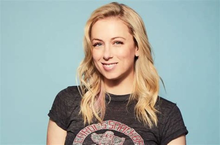 Iliza Shlesinger Biography: Ex-Boyfriends, Age, Movies & TV Shows, Net Worth, IMDb, Husband, Wikipedia, Surgery, Instagram