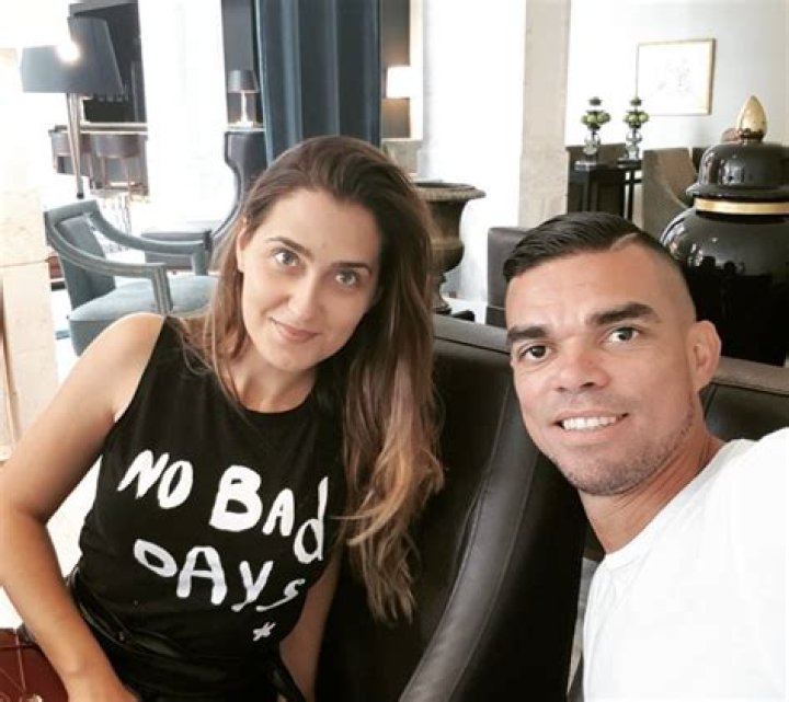 Mr JazziQ Biography: Net Worth, Songs, Age, Girlfriend, Albums, Wife, Family, Kids