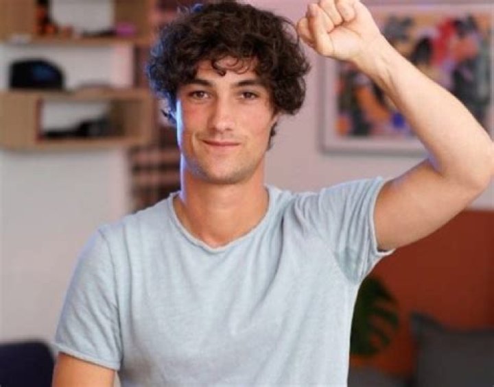 Pablo Pillaud-Vivien Regards