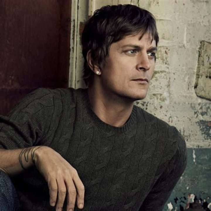 Rob Thomas Biography: Age, Net Worth, Instagram, Spouse, Height, Wiki, Parents, Siblings, Awards, Movies