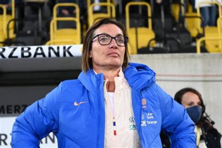 Salaire Corinne Diacre