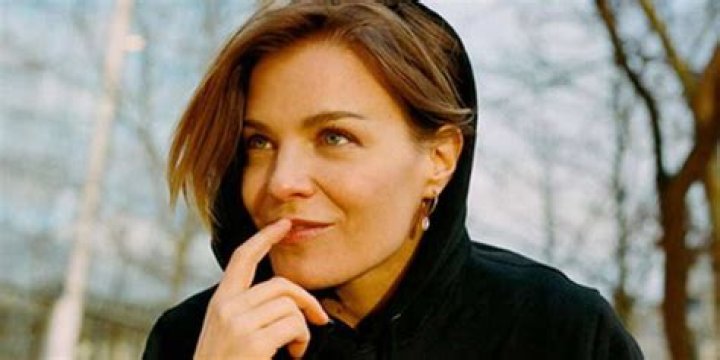 Taille Gala Chanteuse