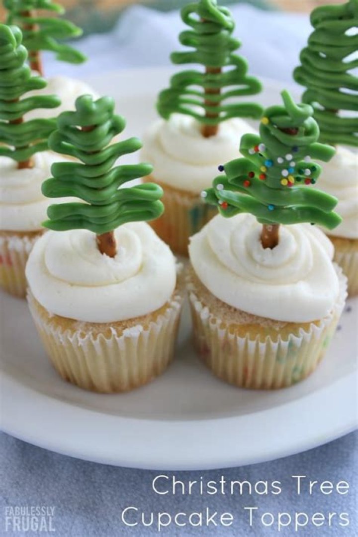 These Christmas tree cupcake toppers are *so* Insta-worthy
