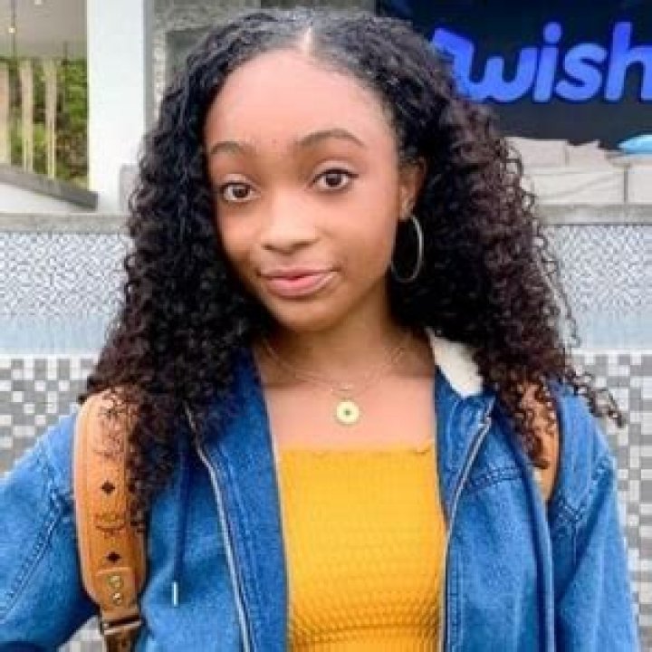 What Is Sania Victoria Actual Age? Personal & Family Life Facts